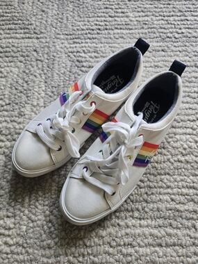 White Men’s Sneakers with Rainbow Side Stripes